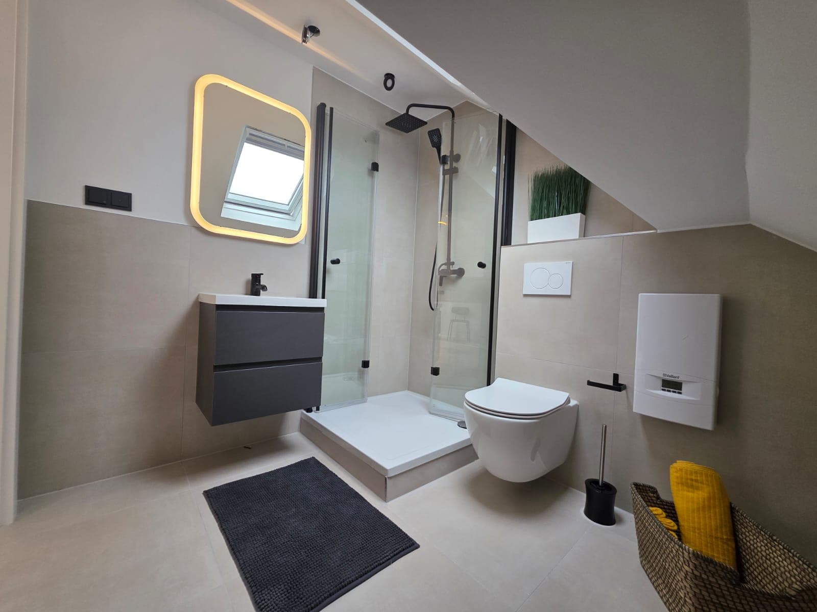 Freshly renovated and high-end furnished 3-room shared apartment in the center of Cologne-Kalk thumbnail 9